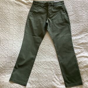 GAP Modern Khakis in Athletic Taper with GapFlex, 30Wx30L, deep green